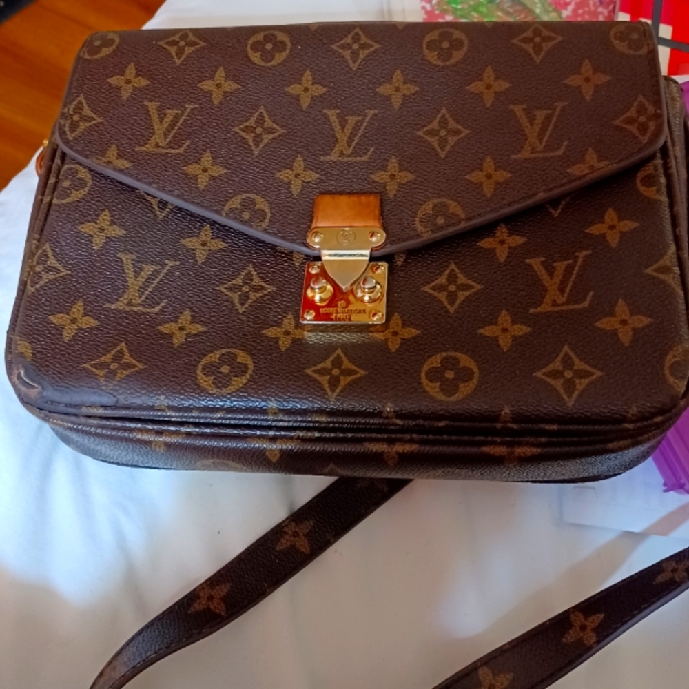 Louis Vuitton cross body bag